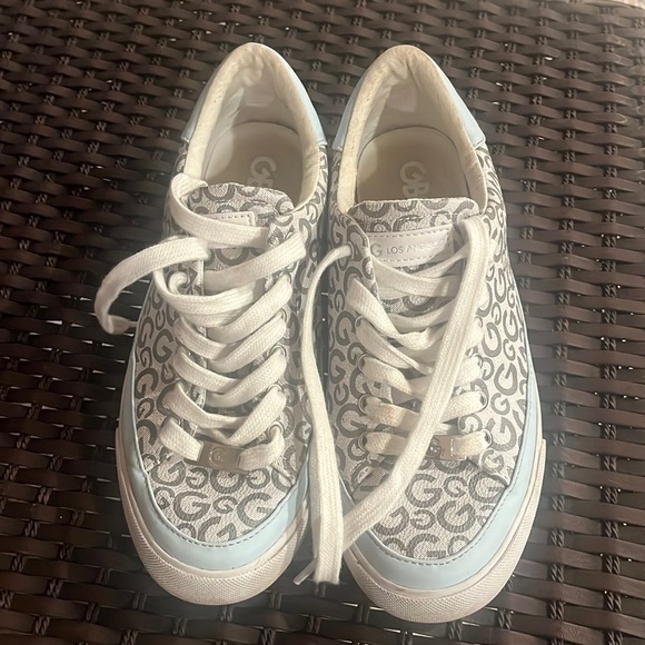 Guess Shoes lace up size 9M - Picture 1 of 12